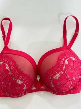 Victoria's Secret Fuchsia Lace Push-Up Bra